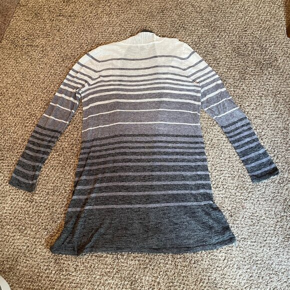 Size Large B-Design gray white striped cardigan - Picture 4 of 8